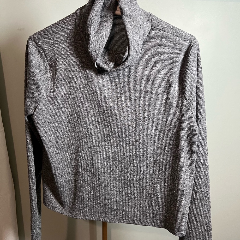 Sadie & Sage Gray Turtleneck Sweater with Long Sleeves